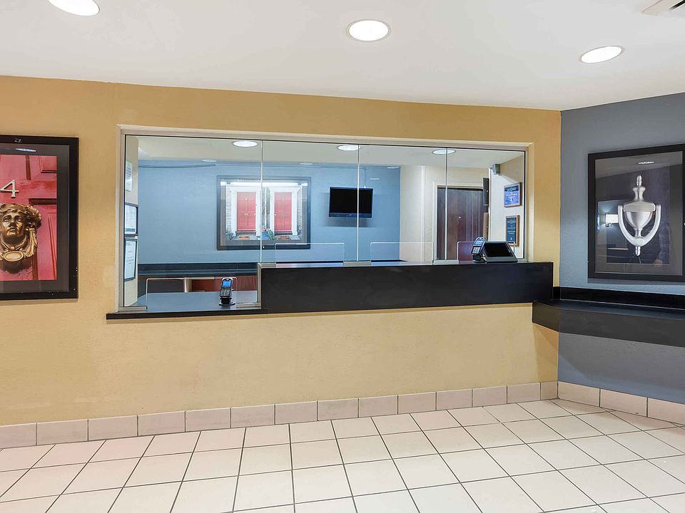 Lobby and Guest Check-in