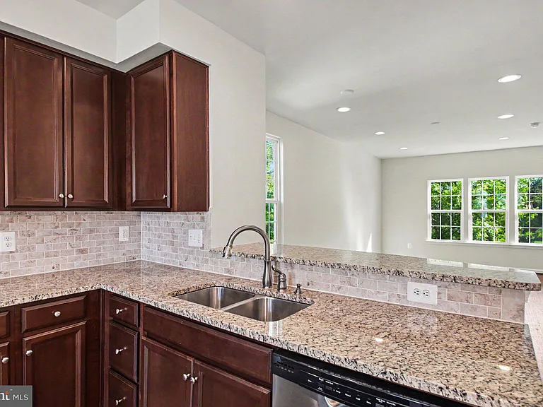 1643 Dorothy Ln — Photo 10