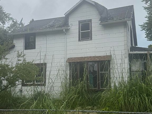 2nd image of 33 Burdge St N