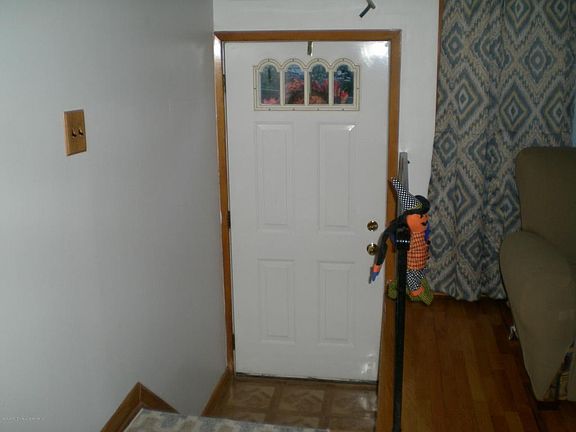 4th image of 18 Pommer Ave