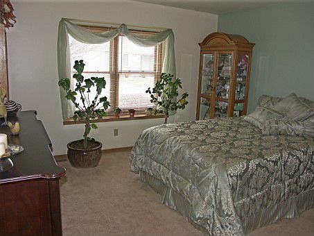 3rd image of 443 Heritage Ave
