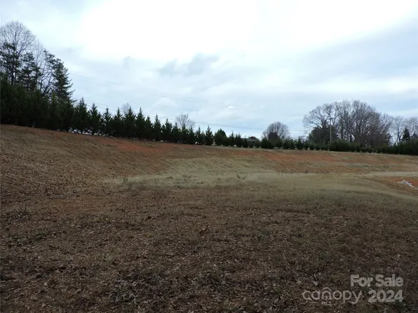 2650 Charleston Ct, Claremont, NC 28610