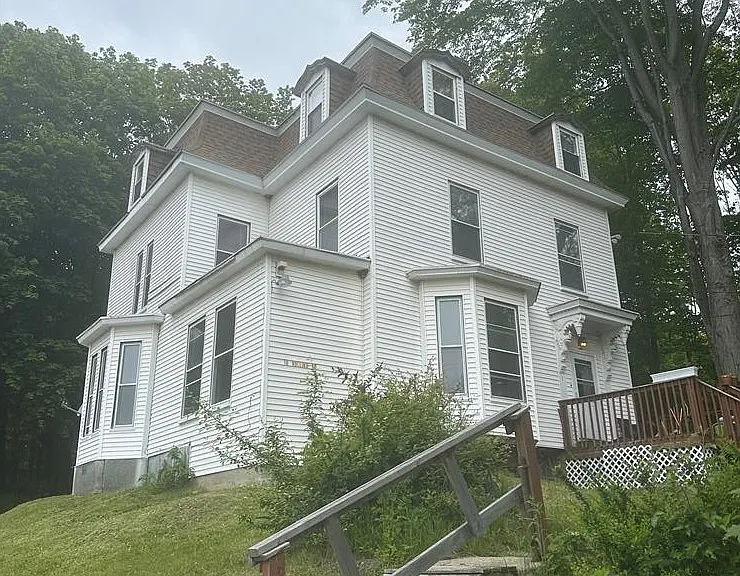 10 Rollins Rd — Photo 1