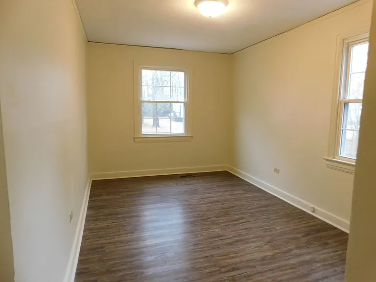 516 Williams St — Photo 9