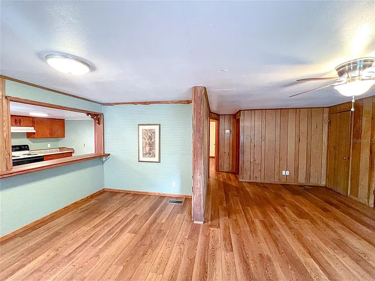 11719 NE 7th Ave — Photo 8