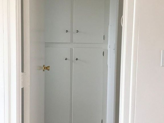 5th image of 218 Belmont Ave APT 6