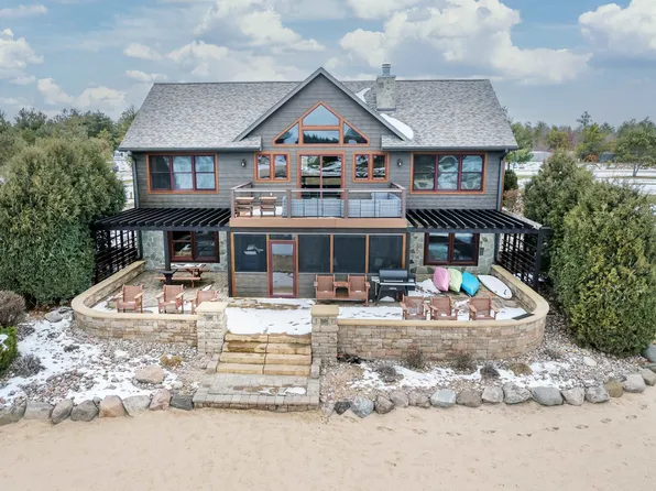 W5663 Castaway Dr, New Lisbon, WI 53950