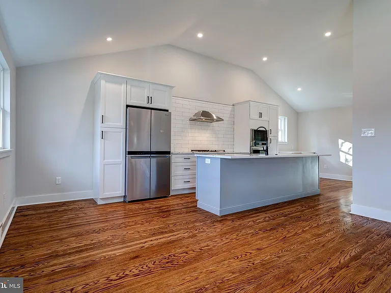 308 Lenox Rd — Photo 6