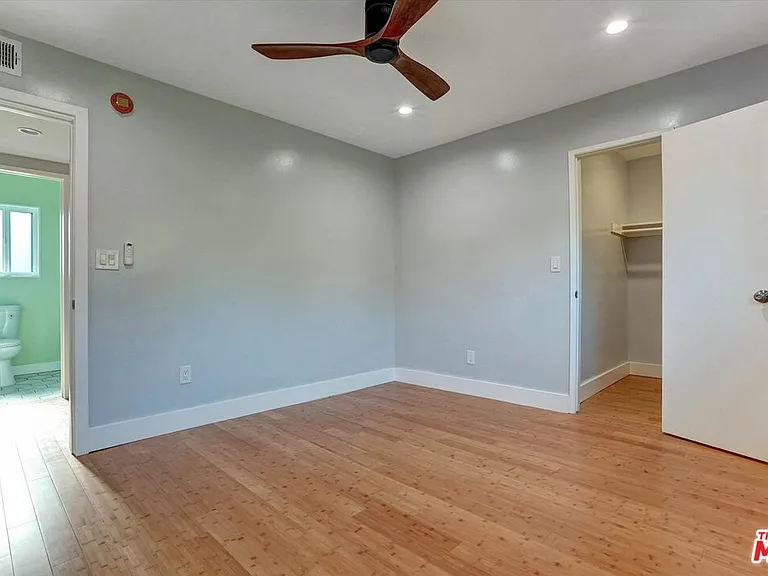 5726 Woodman Ave #2 — Photo 22