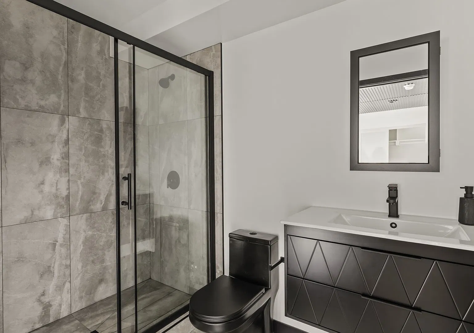 842 Hilgard — Photo 3