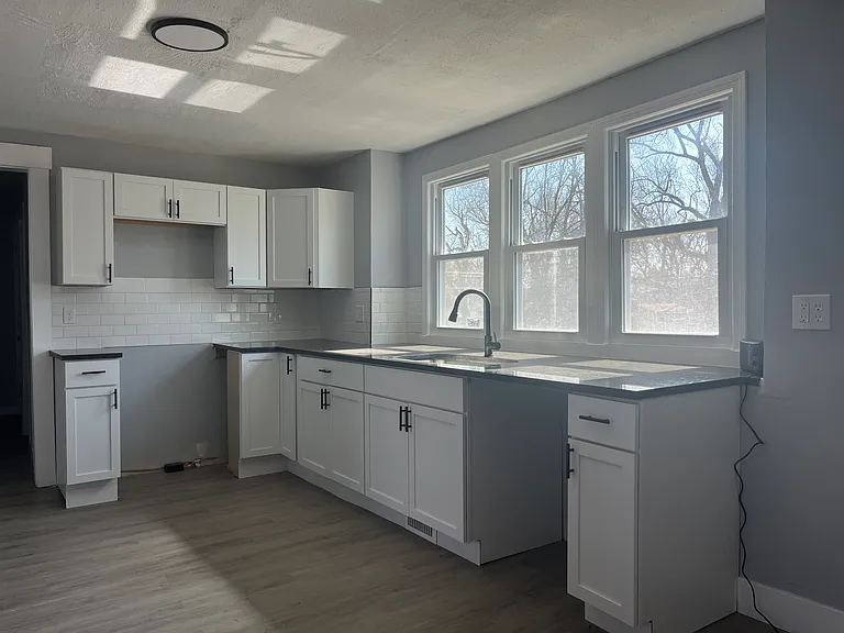 8023 Flora Ave — Photo 5