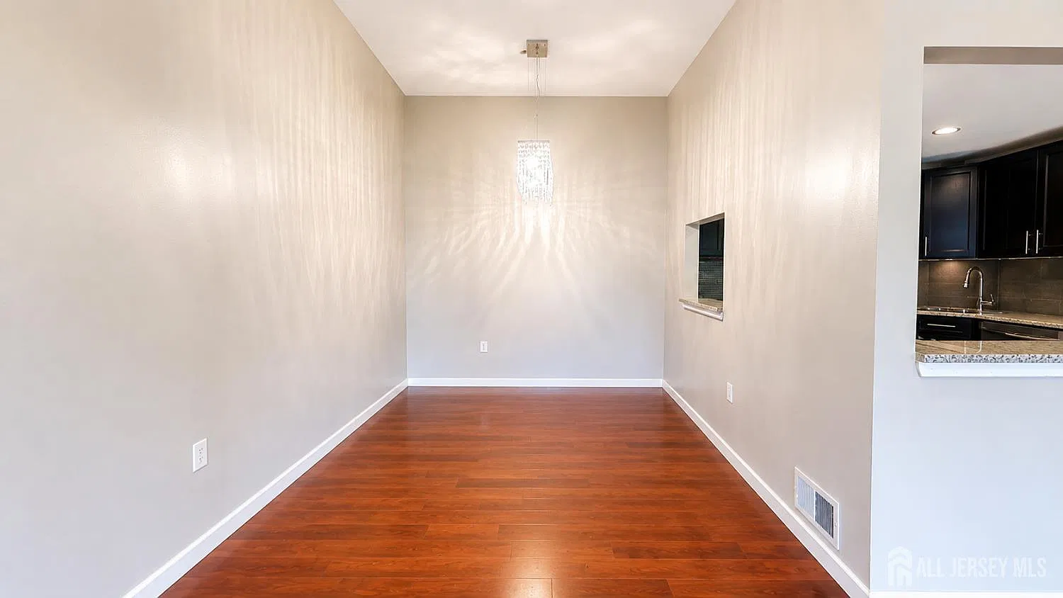 500 Danbury Ln — Photo 2