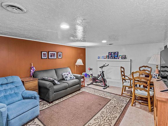 4th image of 4016 S Carrie Dr