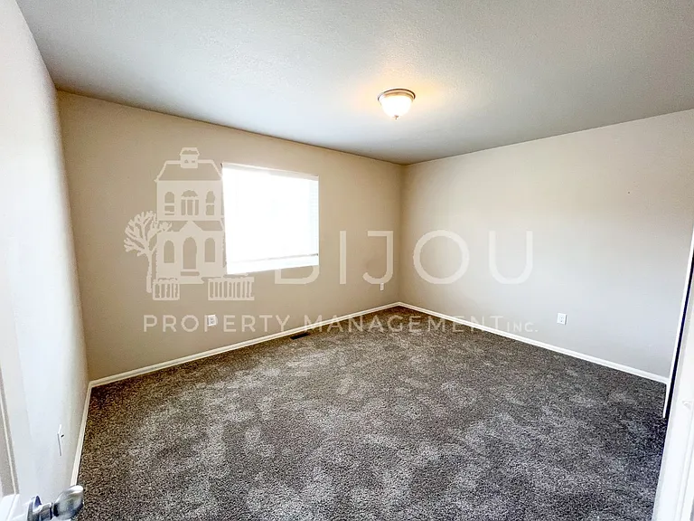 7673 Silver Larch Point — Photo 18