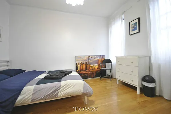 Rented by Town Residential | media 34