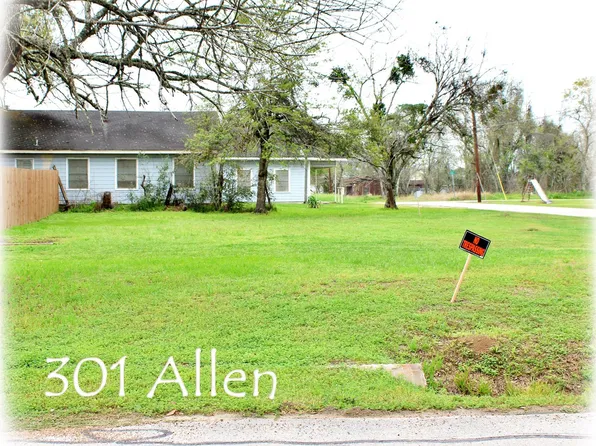 301 Allen St, Eagle Lake, TX 77434