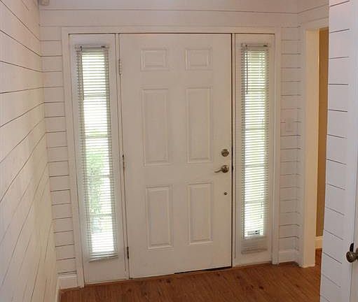 2nd image of 2111 Manor Dr