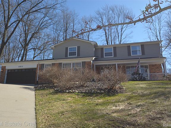 2nd image of 1811 Campus Ct