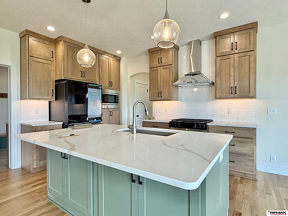 3rd image of 9230 Castle Pine Dr