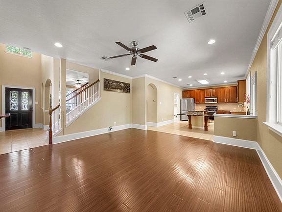 5th image of 901 Middle Brook Dr