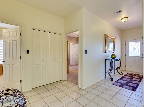 4th image of 121 Settlers Ln