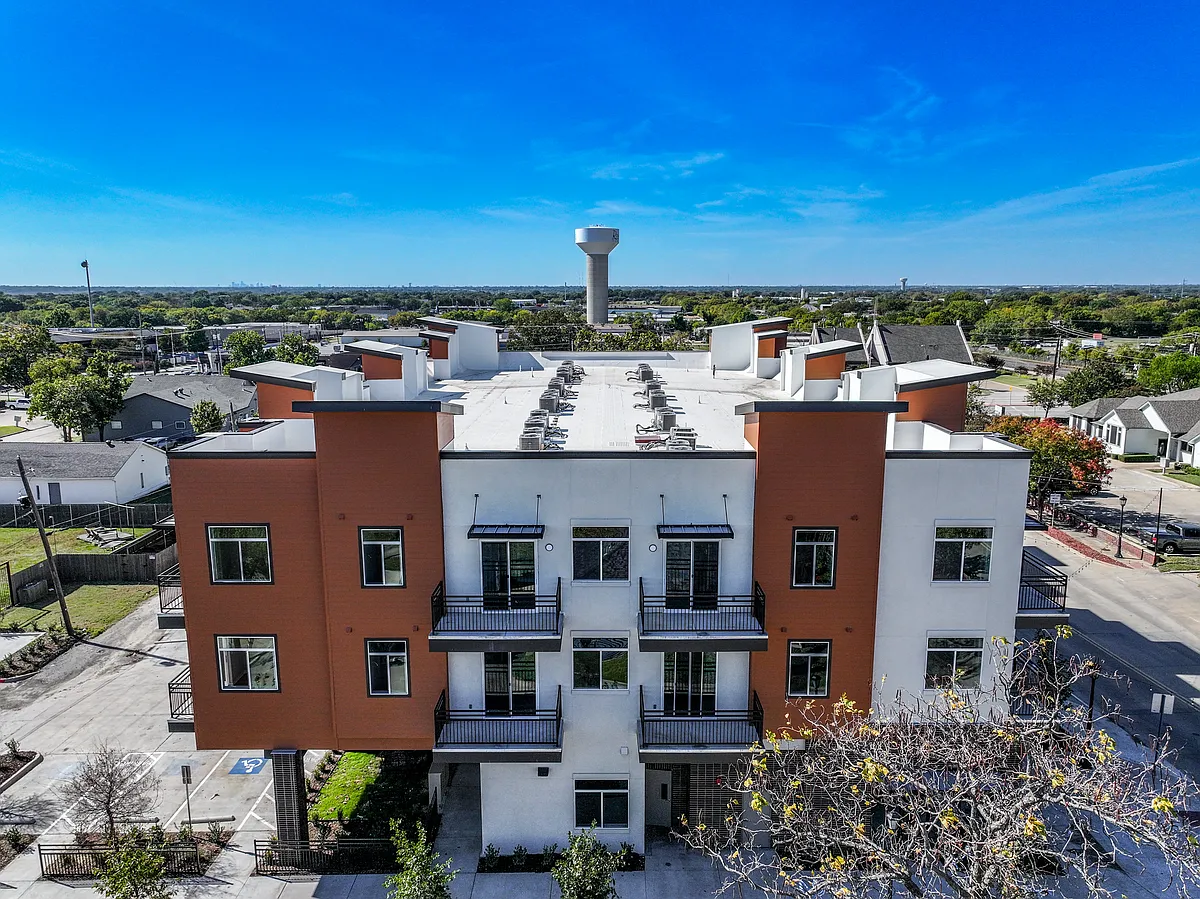 Building Photo - The Oasis at Rowlett