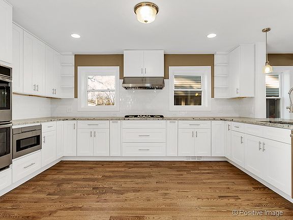 4th image of 1006 E Oak Ave