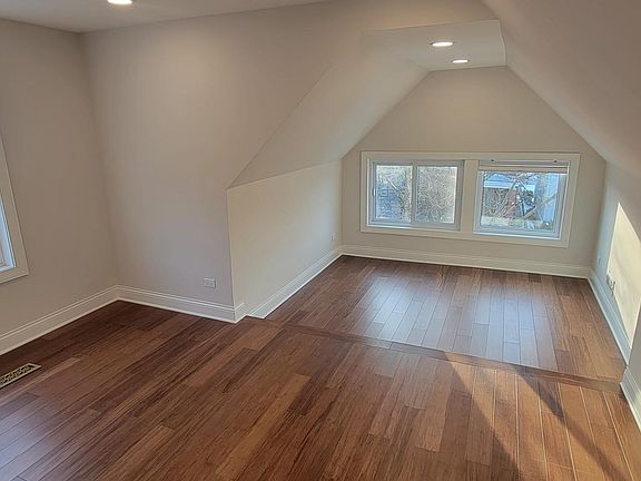 3rd image of 6119 N Wolcott Ave #2