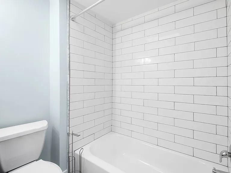 137 W Maryland Ave — Photo 12