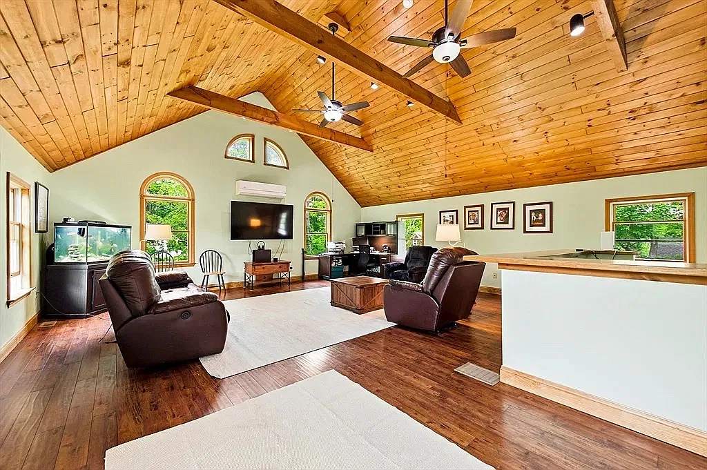 Spacious 3-Bed Unit in Merrimac — Photo 2