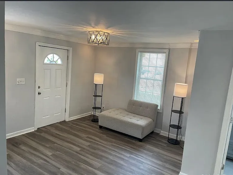 969 Maplewood Ave — Photo 2