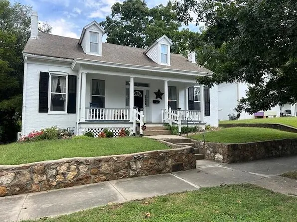 806 6th St, Boonville, MO 65233