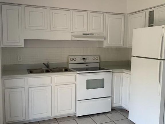 5th image of 8866 SE Parkway Dr