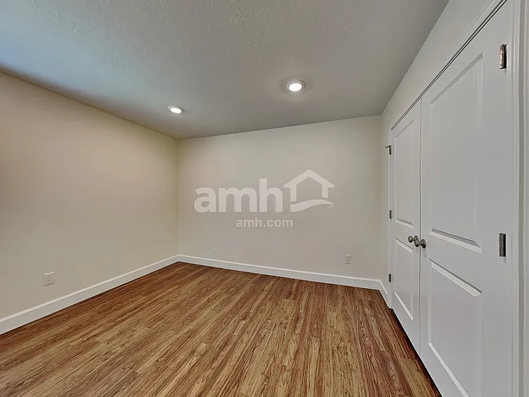 2401 E Wild Horse Way — Photo 19
