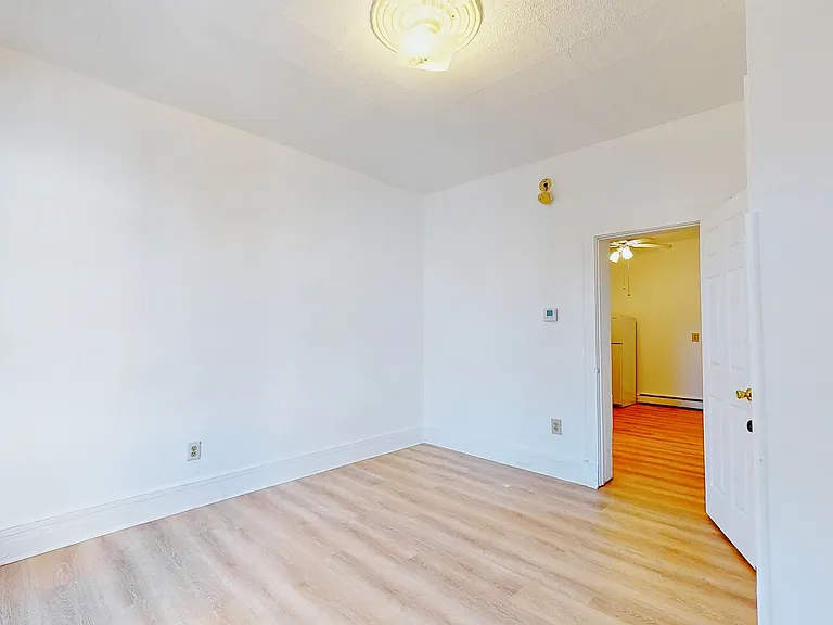 382-384 Crown St #1 — Photo 18