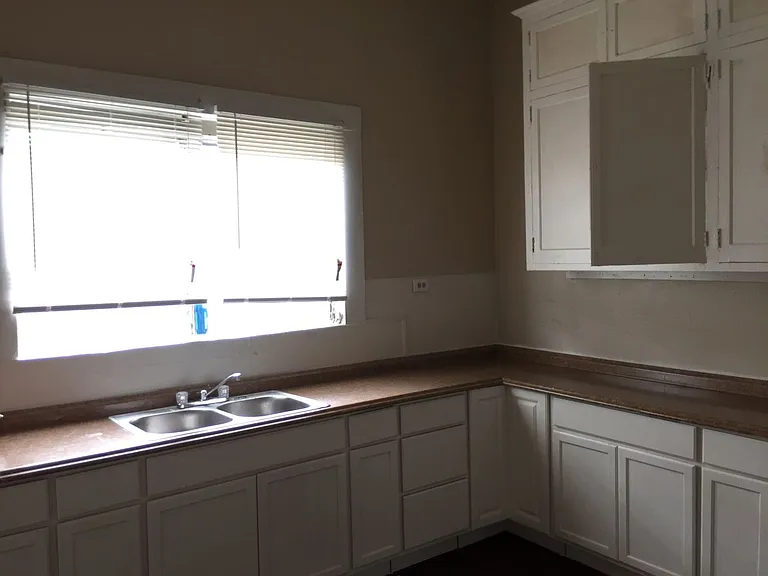 1018 S Olive St — Photo 5
