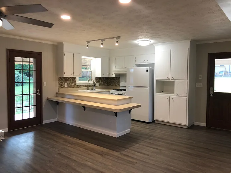 706 Taylors Rd — Photo 2