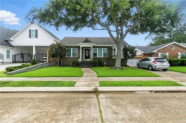 2 bed, 1.0 bath, 1500 sqft, $2,500 — Photo 1