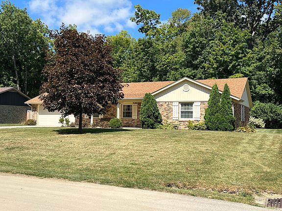 2nd image of 1906 Woodview Ln