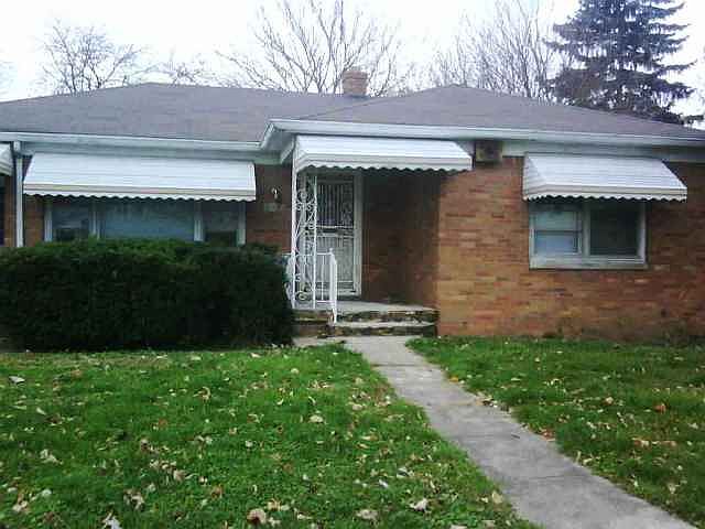 1st image of 940 N Warman