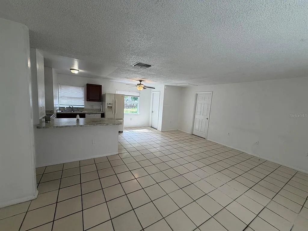 4 bed, 2.0 bath, 1368 sqft, $1,999 — Photo 3