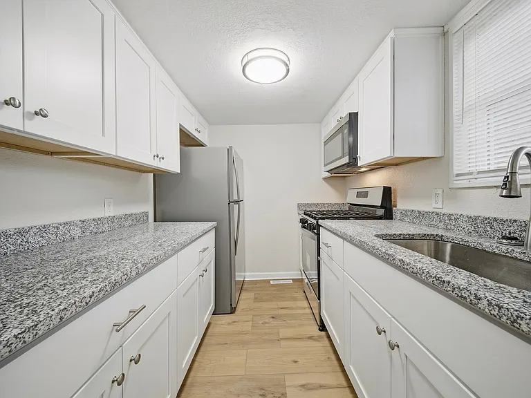 Remodeled Kitchen (appliances included)