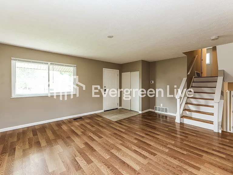 1086 Elda Ln — Photo 6