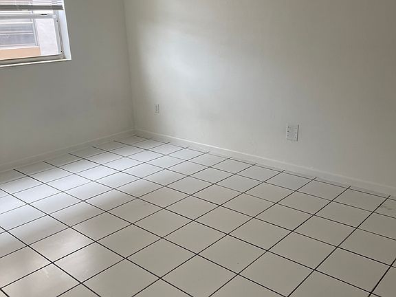 5th image of 601 S Royal Poinciana Blvd #15