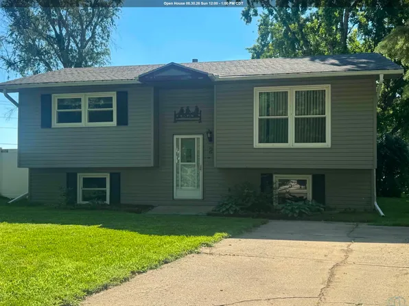 2 Union Ct, McCook Lake, SD 57049