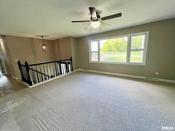 4th image of 679 Palm Pl