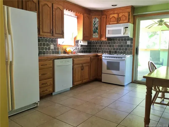 59 Riverside Dr, Vernon, CT 06066