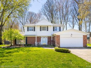 848 Longfellow Dr, Troy, MI