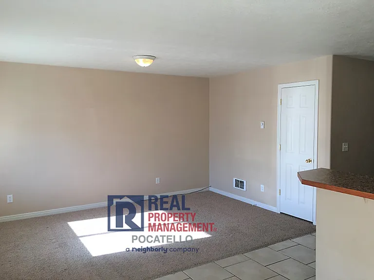 1592 Zener St — Photo 8