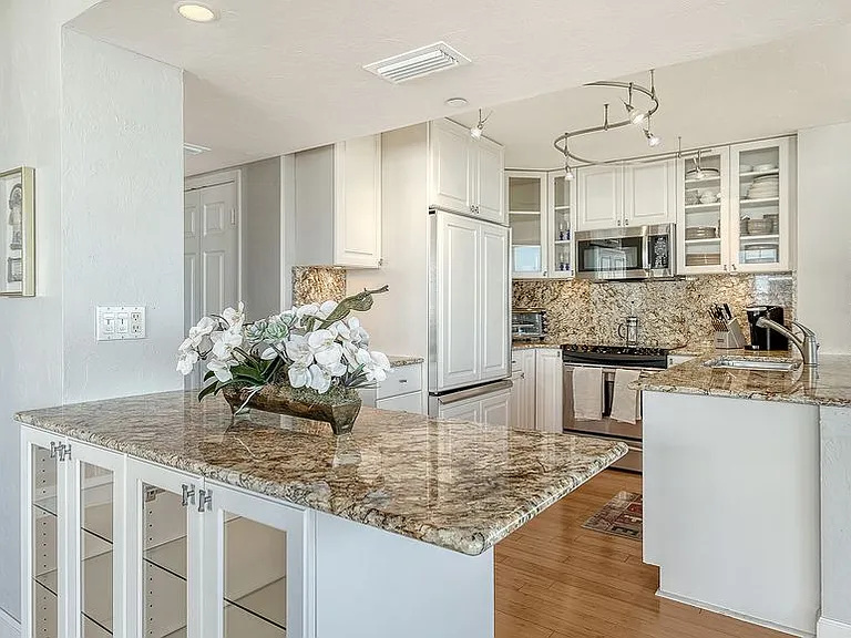 S Palm Ave — Photo 3
